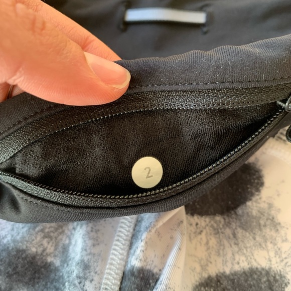 EUC 🍋 Lululemon Run: Dart and Dash Short - Picture 6 of 7